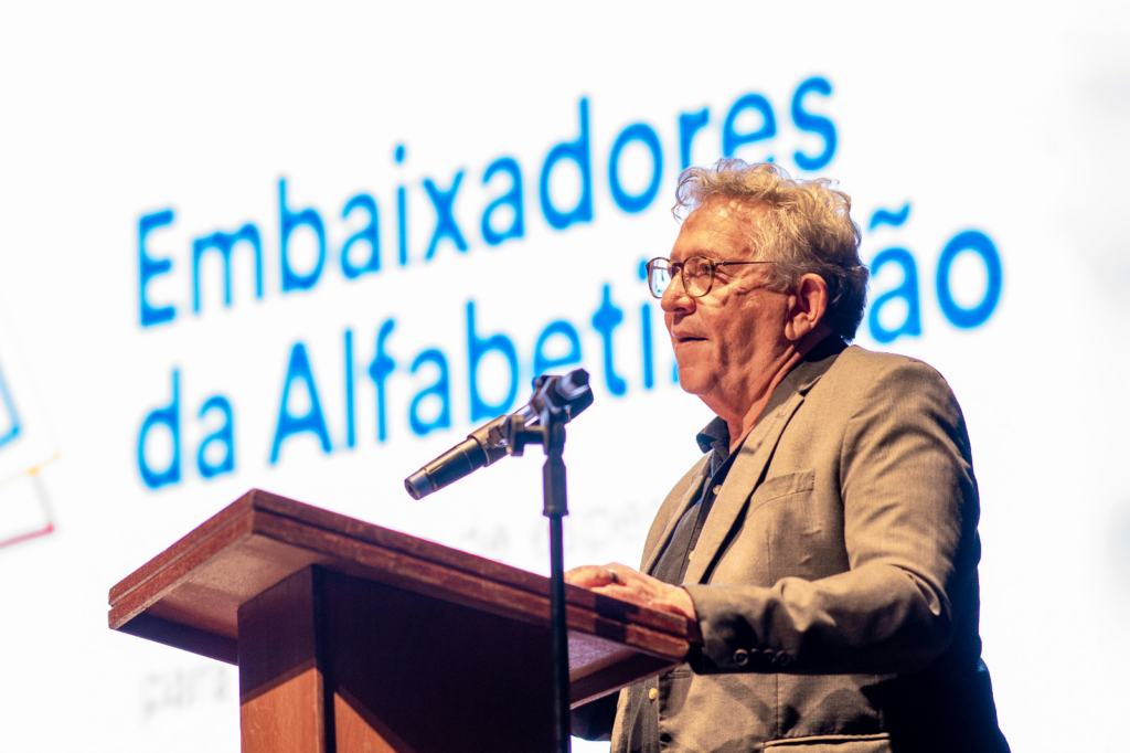image-1024x682 Camaçari empossa 300 Embaixadores da Alfabetização e fortalece parceria entre escola e família